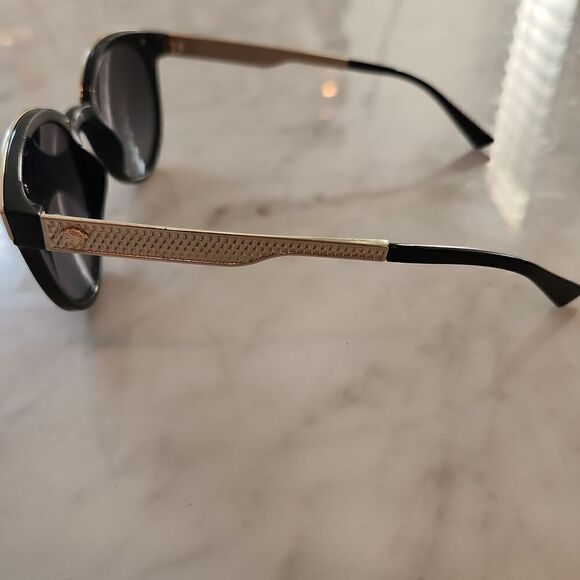 Versace polorized black and gold sunglasses - Picture 5 of 5